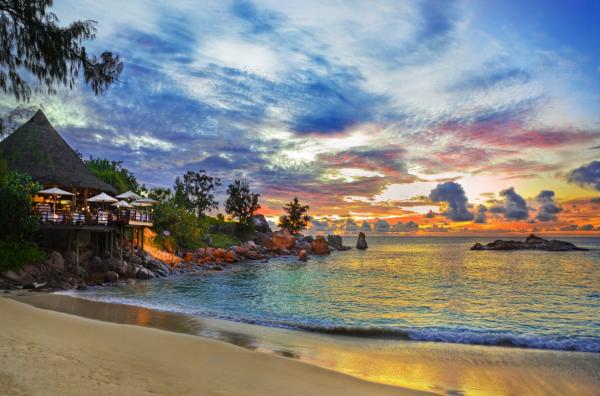 beach-restaurant-praslin-seychelles